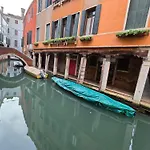 Cozy Studio With Canal View